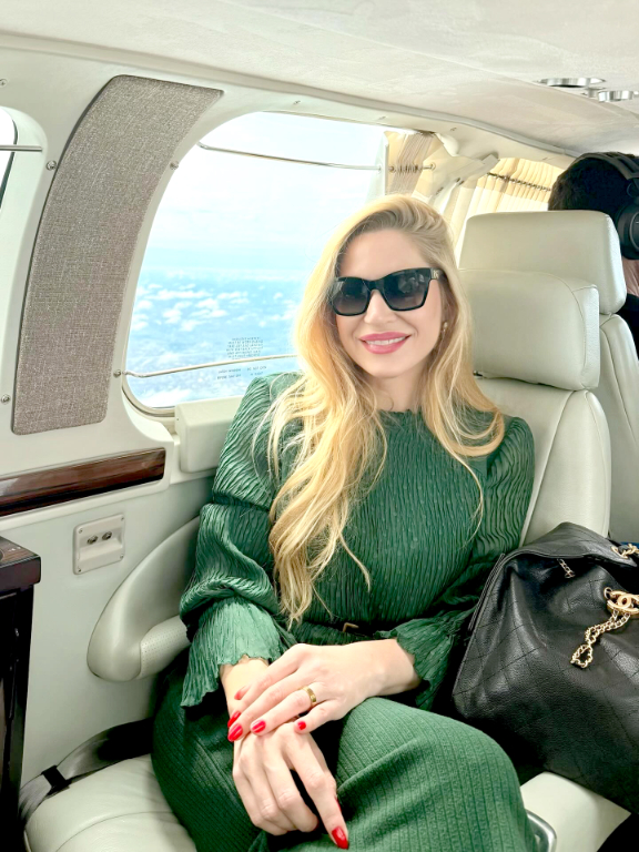 Poliana Scurciatto Nogueira, toda trabalhada no charme, na elegância e na beleza,embarcou em um voo particular de Votuporanga a São Paulo em busca de novos conhecimentos e técnicas que em breve serão aplicadas em suas pacientes. Com seu profissionalismo e dedicação, Poliana tem o dom de lapidar a beleza de suas clientes, deixando-as ainda mais belas e plenas