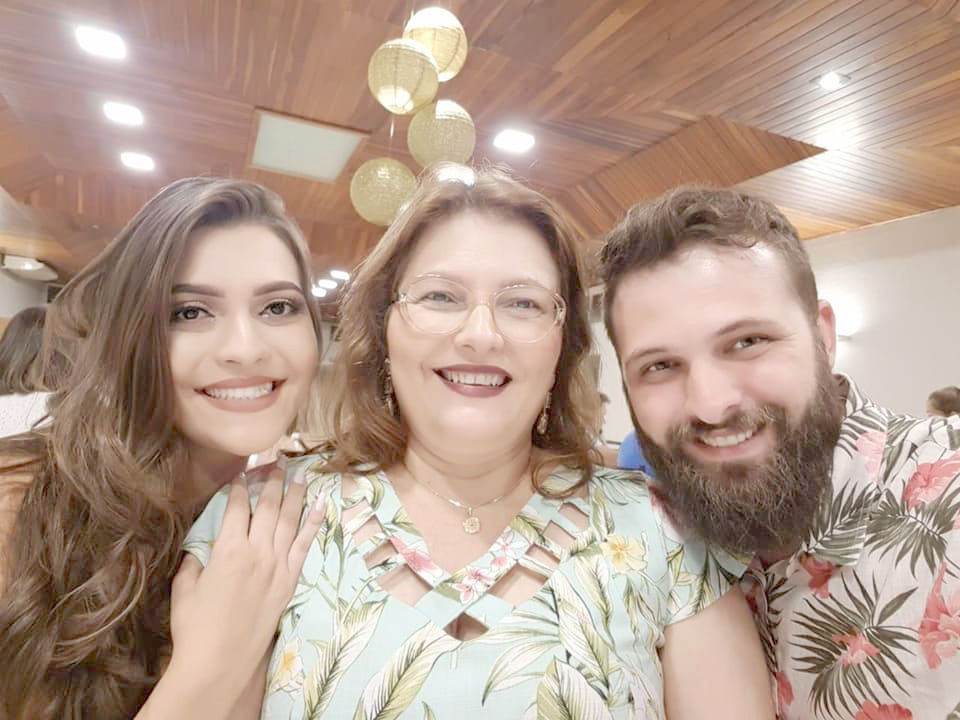 A semana começou com comemorações para Silvia Cristina Rodolfo que completou idade nova na última segunda-feira (14). Silvia curtiu seu dia ao lado dos filhos Bia e Thiago Rodolfo. Parabéns e felicidades! Que sua vida seja uma soma de bênçãos e de vitórias, para você desfrutar seus dias com muita saúde e alegria.