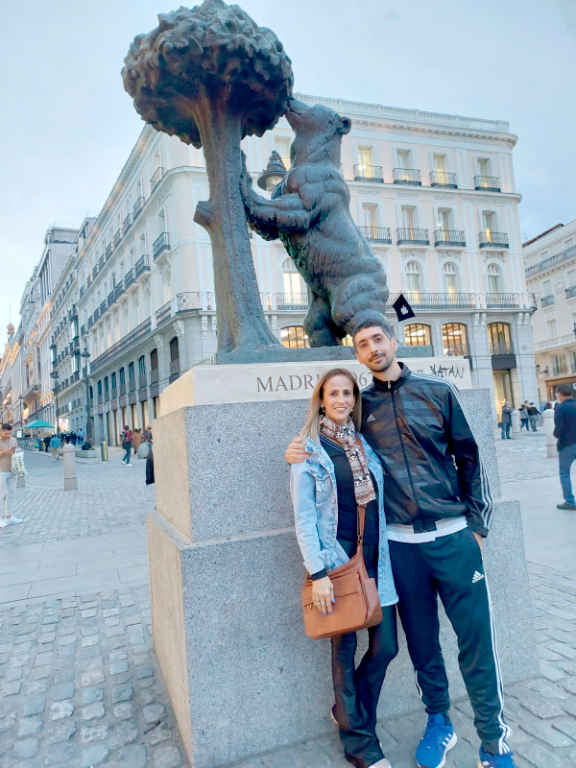 Um registro especial dos fisioterapeutas Mirella Siqueira e Emanuel Rivas curtindo merecidas férias em Madrid 