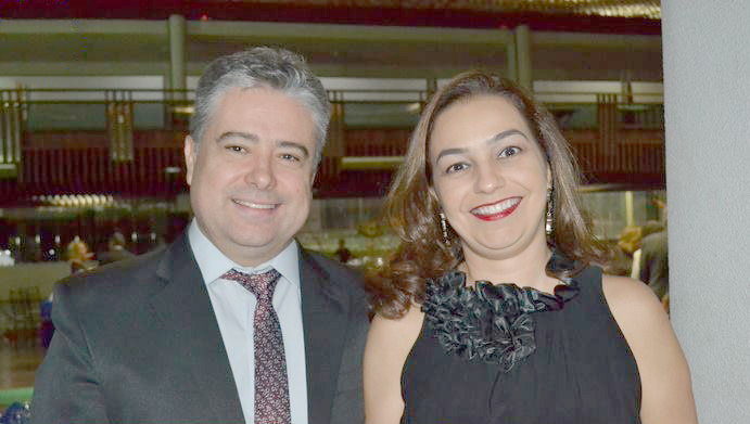 Marcos Gerólamo Aureliano brinda mais um ano de vida hoje e comemora a data ao lado de sua esposa Patricia, que puxa a fila dos cumprimentos neste dia especial. Parabéns, desejamos muitos anos de vida, abençoados e felizes!