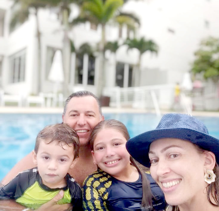 Taísa Garcia abre sorrisos no dia de hoje para comemorar seu aniversário. Ela curte seu dia especial ao lado de sua família e recebe os cumprimentos de seus amigos, em especial de seu marido Gustavo Garcia, de quem recebe todo o amor e carinho pela data. Parabéns à feliz aniversariante e que seus dias sejam recheados de motivos para manter esse lindo sorriso estampado no rosto