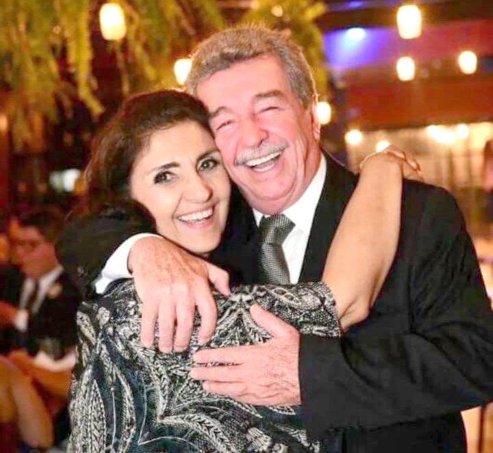 Sorridente e cheia de alegria, Célia Maria Vicentini celebrou mais um ano de vida ontem, quarta-feira, 15 de abril. A data especial foi marcada pelo carinho de amigos e familiares, além do amor de seu esposo, Diogo Mendes Vicentini, que está ao seu lado compartilhando esse momento. Parabéns, Célia! Que este novo ciclo que se inicia venha repleto de bênçãos, paz e muitas realizações. Que a felicidade seja presença constante em sua caminhada!