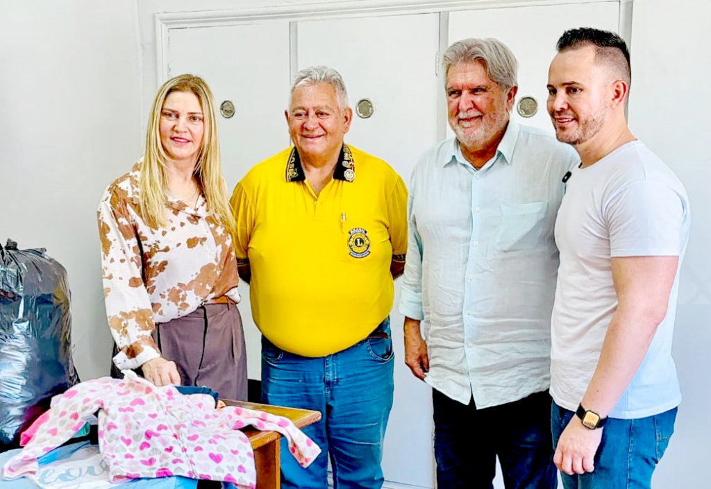 O MJF Wilson Gil Pinheiro, presidente do Lions Clube de Votuporanga, realizou a entrega de doações arrecadadas pelo clube de serviço ao Fundo Social de Solidariedade. A ação reforça o compromisso do Lions com a comunidade, promovendo solidariedade, apoio às famílias em situação de vulnerabilidade e contribuindo para importantes iniciativas sociais do município. 