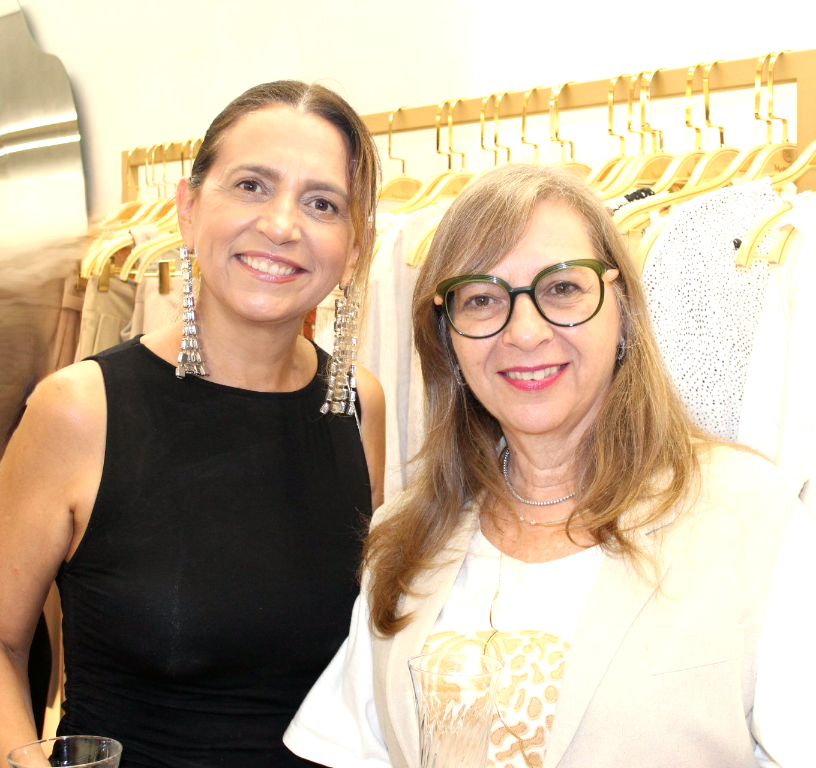 Rejane Magossi e Elza Mara Pignatari Pinzan, marcando presença, na inauguração do novo espaço da loja Maria Elvira Flagship Store, evento social que reuniu mulheres elegantes e belas de nossa cidade.