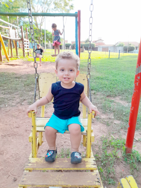 E os “parabéns a você” deste domingo vão para Gabriel Rissi que completa seus dois aninhos de vida e compartilha desta alegria bem juntinho de sua família. O papai Danilo, a mamãe Renata e sua irmã Laura lhe desejam um feliz aniversário, que papai do céu te proteja concedendo uma infância feliz, cheia de saúde e muito amor.