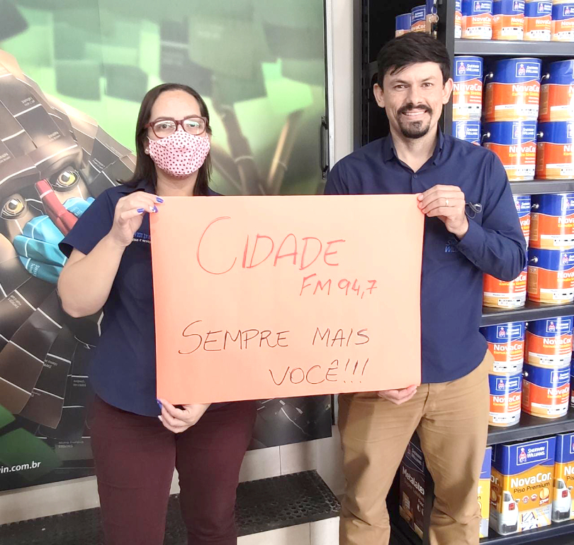 O registro de Leimartte Siqueira e Jonner, sócios-proprietários da Imperial Tintas e Revestimentos, reinaugurada em Votuporanga agora como Revenda Master da Sherwin-Williams