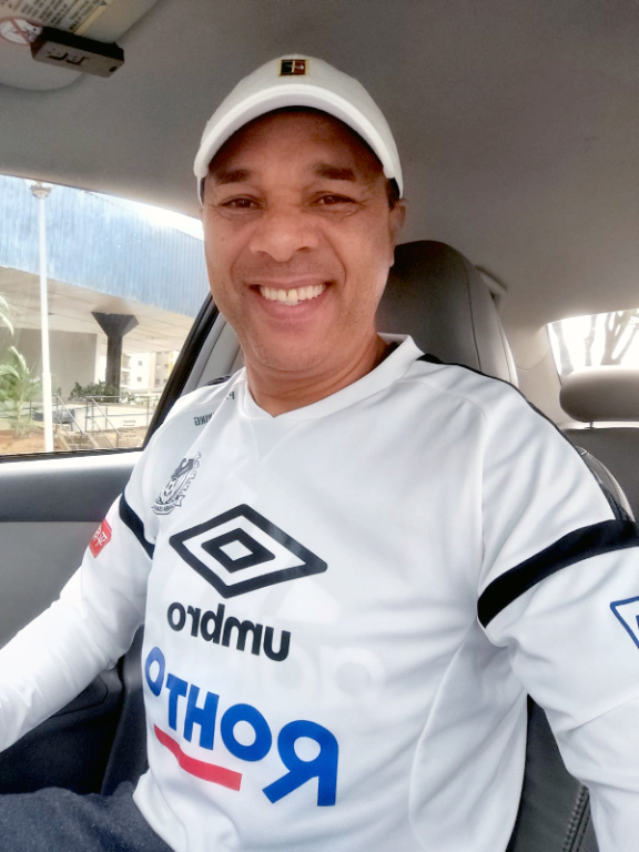 Hoje é dia de celebrar a vida do Dirão, diretor da Liga Competência no Apito, que comemora mais um ano nesta quarta-feira, 13 de maio! Dirão recebe o carinho e o abraço caloroso de amigos e familiares, que celebram junto essa data tão importante. A data marca não apenas a passagem do tempo, mas também uma trajetória construída com dedicação, sabedoria e muitas conquistas. Que este novo ciclo venha repleto de realizações, momentos felizes e novas oportunidades, sempre iluminado pelo amor da família e pela amizade sincera daqueles que o admiram. Felicidades, hoje e sempre!