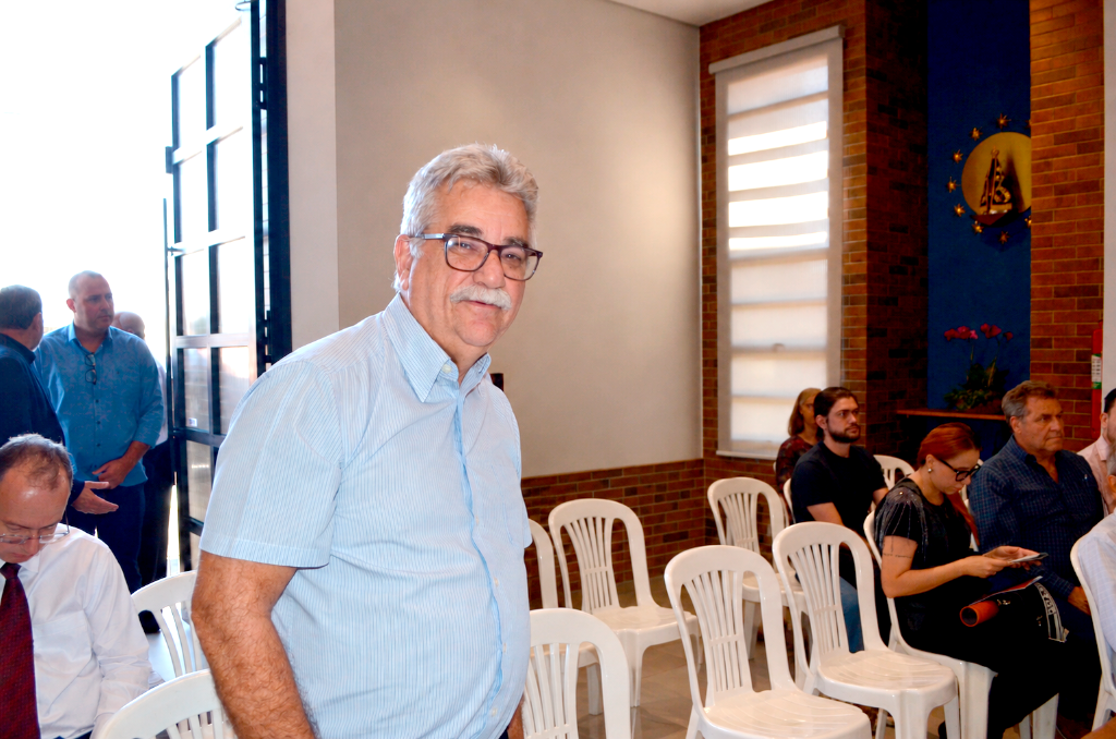 O comerciante Jusnei Edmir Rodrigues Agostinho, um dos diretores da Ciafer, comemorou mais um ano de vida no último domingo, 04 de outubro, ao lado da esposa, Neusa Maria Pereira Rodrigues, de quem recebeu todo o amor e carinho. A data foi celebrada com o abraço caloroso que ele recebeu de seus amigos, familiares e colaboradores da empresa. Parabéns, Jusnei! Que Deus abençoe seu novo ciclo com saúde, alegrias e muitas realizações!