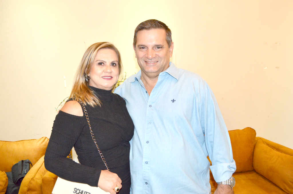 Alício Simioli e sua mulher, Marilza, presentes no 2º Jantar Dançante da Comunidade Nova Vida, que agitou os casais, amantes de uma noite com muita comida boa e música de qualidade para embalar os casais apaixonados.