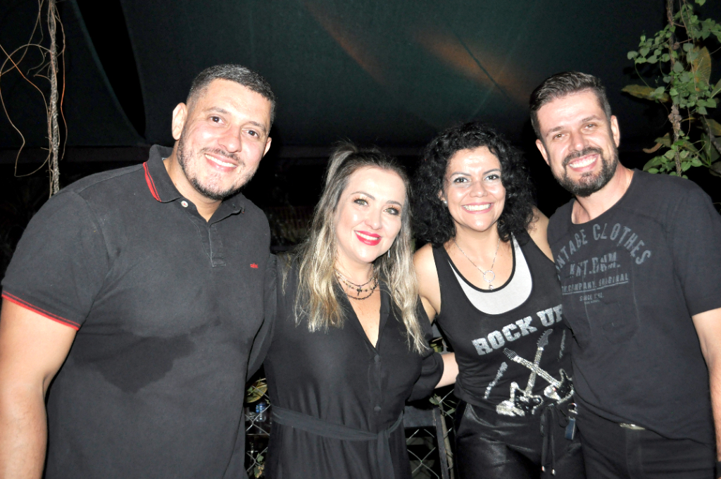 Karla Silva e Eder Dias mais o casal de amigos Karina do Carmo e Leandro Vinícius curtindo o 2º ROCK and ROTARY que aconteceu no último sábado na Cervejaria Lord Lion