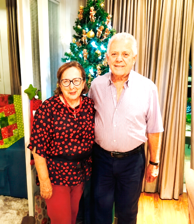 Os parabéns de hoje (12) são dedicados para Maria Antônia Cury que comemora mais um ano de vida, marcada por inúmeras demonstrações de afeto e admiração. Ela compartilha a alegria desta data tão especial, ao lado de seu esposo Rames Cury que lidera a fila dos cumprimentos. Parabéns, Maria Antônia! Que seu novo ciclo lhe traga muita saúde e paz!