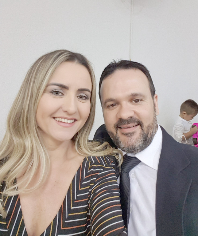 Hoje é um dia de muita alegria e festa para Eliane Possoni, que completa mais um ano de vida hoje e curte o dom da vida ao lado de seu marido Fabiano Passoni. Que a felicidade, a saúde, a paz e o sucesso façam sempre parte dos seus dias. Feliz aniversário!!!