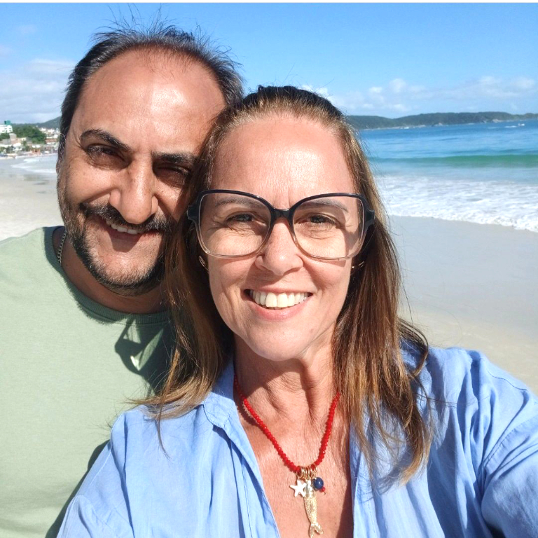 Esta quinta-feira, 15 de maio, é de muita alegria e celebração para Rita de Cássia, que comemora mais um ano de vida cercada pelo carinho da família. As felicitações especiais chegam do marido, João Cubo, das filhas, do genro, do netinho Lorenzo e de todos os familiares, que lhe desejam saúde, felicidade e infinitas bênçãos. Feliz aniversário! Que este novo ciclo seja iluminado por amor, paz e muitos momentos inesquecíveis.