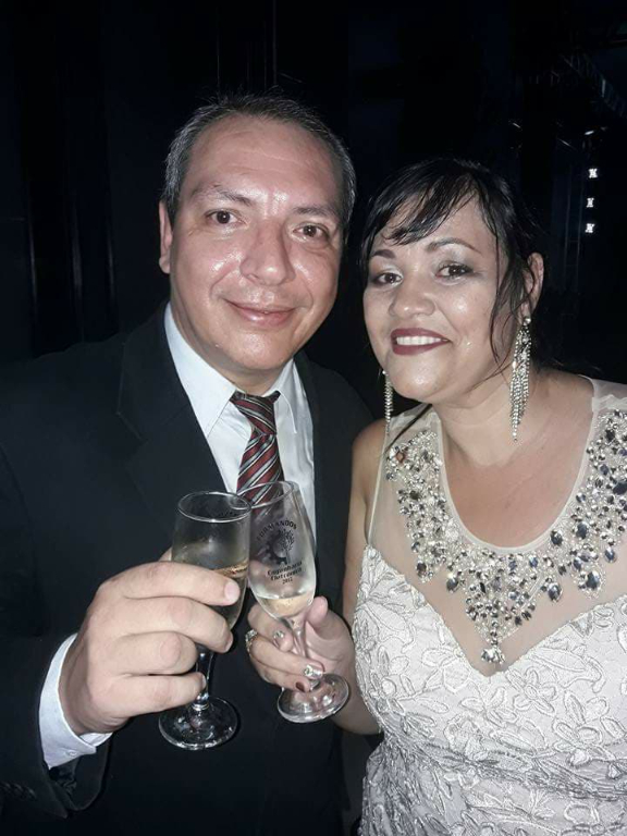 Um brinde especial hoje para Solange Mieres, que comemora a chegada de um novo ciclo de vida e celebra a feliz data juntamente ao seu esposo Jeferson Mieres (foto). A alegria de seu aniversário também será compartilhada com seus amigos e demais familiares. Parabéns Sol, muita saúde, paz e sucesso em sua caminhada!!! 