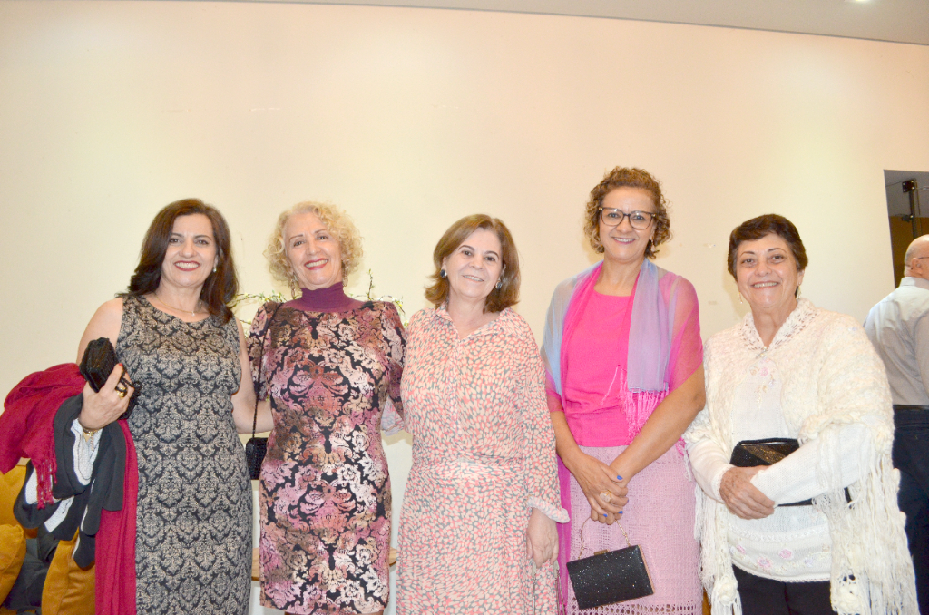 As amigas Cleide, Cidinha Motta, Sandra Andrina, Shirley e Isabel Pinar celebrando a amizade e curtindo os embalos de um sábado à noite que aconteceu no Assary Clube, dia 01 de junho