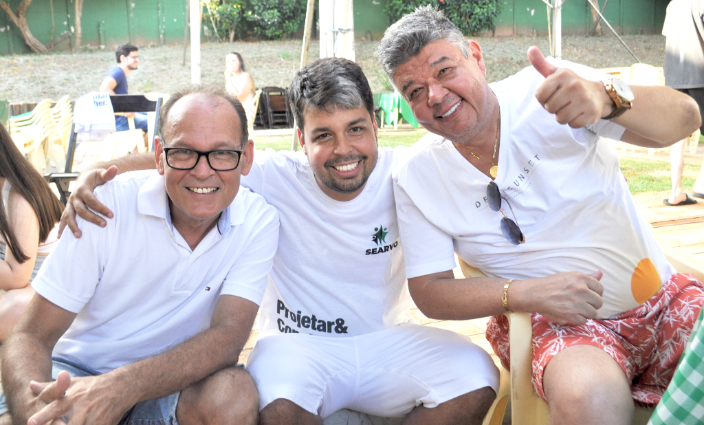 Laerte, seu filho Rafael Salermo e o empresário musical Marcinho Costa prestigiando mais uma ação promovida pela SEARVO/CREA em um dia de cursos e confraternização. O evento foi organizado pelo engenheiro Rafael Salermo, presidente da SEARVO e contou com o apoio e colaboração da diretoria e equipe local da Searvo de Votuporanga