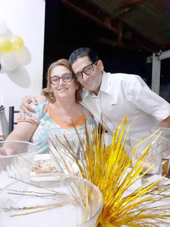 Luciano Martins Trindade é o feliz aniversariante de hoje e celebra a alegria de mais um ano de vida ao lado de sua esposa Márcia Trindade e seus dois filhos; Leandro Ray Trindade e Thainá Ray Trindade. Que você receba de coração aberto todas as felicitações e energias positivas que seus amigos e familiares irão te dedicar neste dia especial. Feliz aniversário!!!

