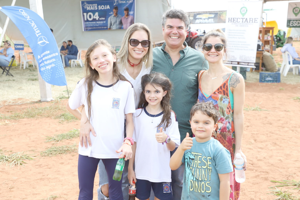 A próxima segunda-feira (12) será de celebração para o diretor da Apravel Veículos, Luciano Panza, que comemora mais um ano de vida. A data será festejada com muita alegria e felicitações, que ele receberá de seus amigos, familiares, clientes e em especial de toda a equipe de colaboradores da Apravel. Já o amor e carinho pela data ele ganha de sua esposa Luciana e suas filhas. Felicidades ao aniversariante, desejamos muita saúde, sucesso e um novo ano de vida abençoado por DEUS.