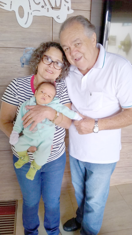 Wilmar da Farmácia e sua esposa Célia Carmona é só felicidade ao comemorar o segundo “mêsversário” do netinho Gael.