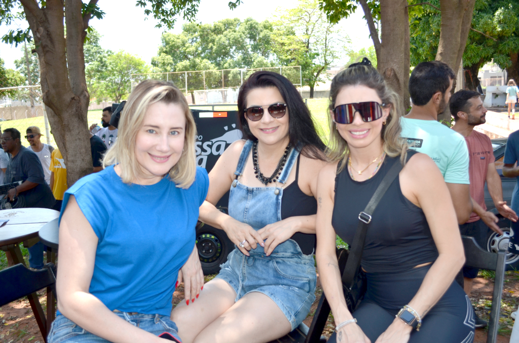 As belas Elen Bucalon, Neia Silva e Érika Loge presentes em recente evento que reuniu a galera adepta e entusiasta da prática do Beach Tennis, o esporte mais aclamado e o queridinho do momento 