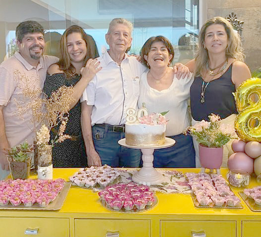 Marcela Longo e Livia Pozzobon recepcionando a amiga Dayane Moraes Facchini, que foi prestigiar a inauguração do novo espaço de trabalho das advogadas