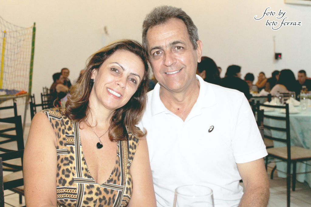 E amanhã o domingo será de festa e alegria na família Mota que celebra mais um ano de vida de Valéria Mota. A feliz aniversariante recebe todo amor e carinho de seu esposo Júnior Ferraz e de toda a sua família e amigos. Parabéns Valéria, feliz vida!!!
