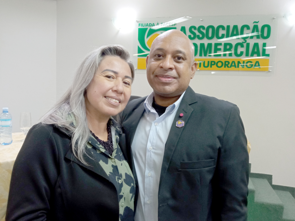 Também presentes na noite de posse da ACV o subtenente Santana, Comandante do Tiro de Guerra de Votuporanga e sua esposa Andréia.