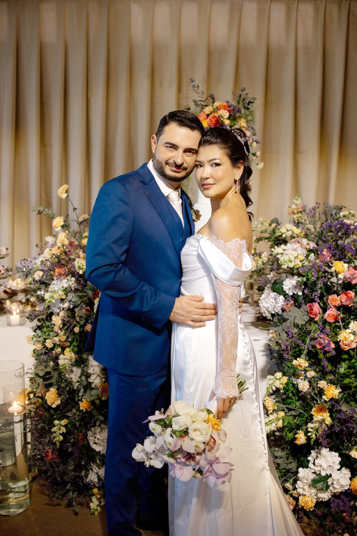 Os noivos Dr. Renan Binatti e Dra. Juliana Akita no inesquecível dia em que disseram “sim” um ao outro, selando uma linda história de amor e iniciando uma nova caminhada de cumplicidade, companheirismo e felicidade