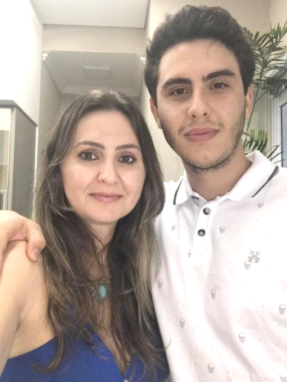  E hoje o dia será especial para Gabriel Agostini Preti, que celebra mais um ano de vida e comemora a data cercada pelo afeto de seus amigos e familiares. Ele recebe o carinho especial de seu pai Júnior Preti, sua mãe Fabiana (com ele na foto) mais seu irmão Matheus. Felicidades Gabriel, saúde, paz e conquistas neste novo ciclo de vida.