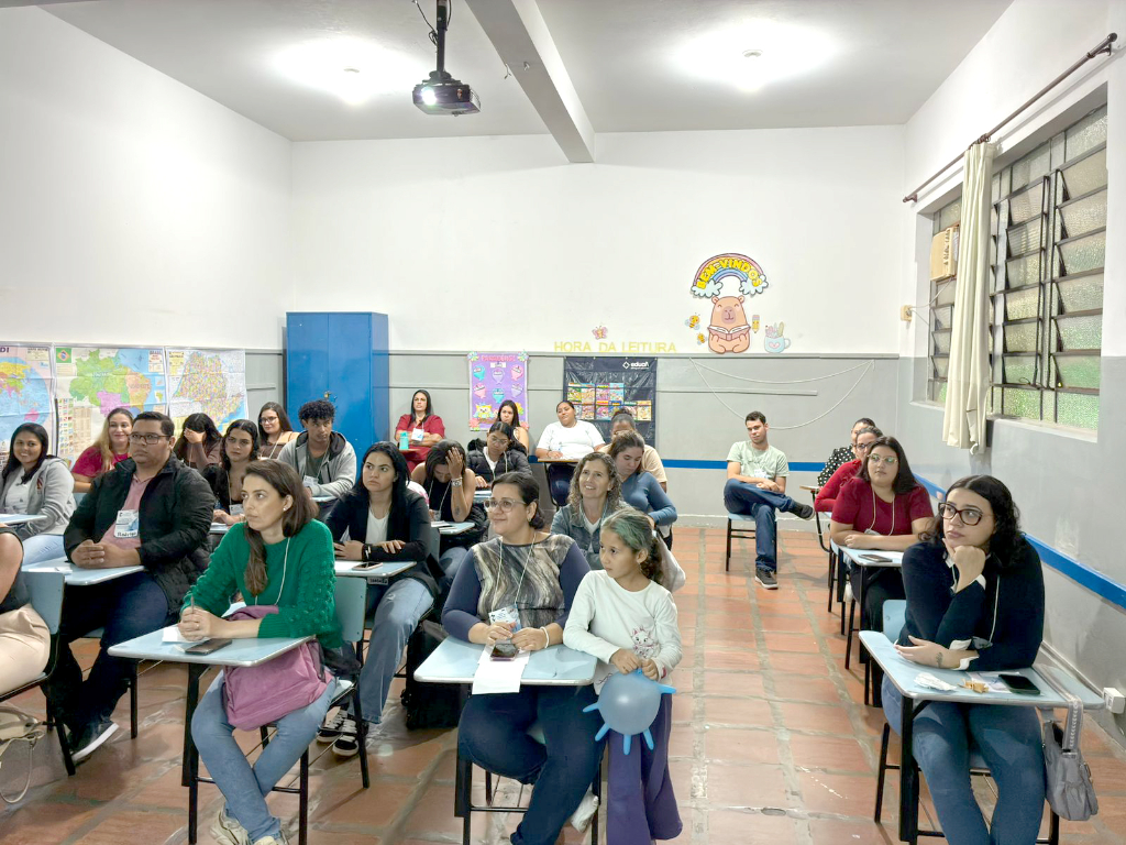 O Colégio Comercial de Votuporanga, comemorou no último dia 20, o Dia do Técnico em Enfermagem, e em celebração a data , realizou o “I CIRCUÍTO DE ATUALIZAÇÃO EM ENFERMAGEM”. O encontro aconteceu nas dependências da Instituição, foi um momento de conectar teoria, prática e humanização e contou com palestrantes especialistas e mestres na área, além de dinâmicas e interatividade.
“ Foi uma oportunidade para que nossos alunos tiveram para se profissionalizar ainda mais, tendo uma visão mais abrangente da profissão e seus desafios”, concluiu o Coordenador do curso de Enfermagem, Rauer Ferreira Franco,
 O mantenedor do Colégio Comercial Prof. Antônio Casali pontuou que “ nosso objetivo foi, além de homenagear esses futuros técnicos, fazer com que a Instituição que completa 77 anos em 2026, esteja alinhada cada vez mais com a comunidade, continuando a oferecer ensino de qualidade e profissionais capacitados para o mercado de trabalho.
