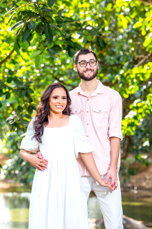 Hoje o sábado é muito especial e emocionante para Caio Nunes da Silva e Any Caroline de Sousa Rodrigues que se unem pelos laços sagrados do matrimônio e do amor, logo mais ás 18h em uma reunião íntima para amigos e familiares que acontecerá na Estância Vitória. Os pais da noiva Jean Manoel Rodrigues e Adriana de Sousa Cardoso Rodrigues juntamente aos pais do noivo, Edilberto Nunes da Silva e Léia Romera da Silva vão precisar conter o choro porque a noite promete muitas lágrimas de alegria e emoção. Que DEUS abençoe a união de amor de Caio e Any Caroline