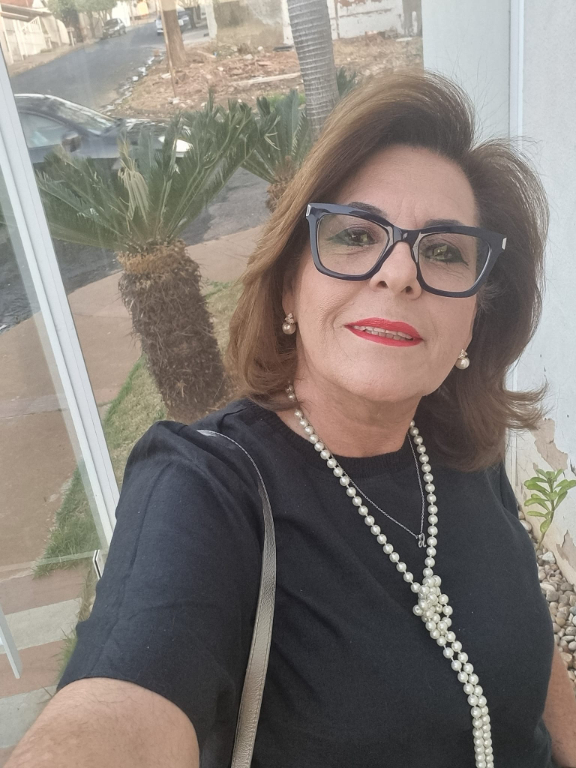 A professora Débora Vidigal celebrou o dom da vida no último dia 12, cercada pelo amor e carinho de seus amigos e familiares. Parabéns Débora, que este seu novo ciclo de vida seja repleto de abraços, paz, amor e muitos bons momentos de felicidades. 