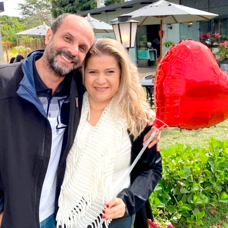 A estimada e querida fotógrafa Zilda Flores completa mais um ano de vida neste 24 de maio e recebe o carinho especial de seu marido João Flores, de seus amigos, familiares e toda a equipe de colaboradores do Studio JZ. Felicidades Zilda, que esse dia iluminado seja apenas o começo de um novo ciclo, feliz abençoado e de muita paz na sua vida