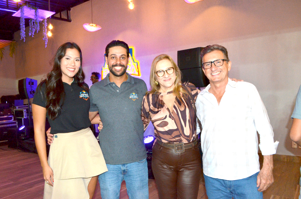 O casal Dimas Geraldo e sua esposa, Nelma, marcou presença na grande noite de inauguração da Arena Beleza, levando o abraço amigo e o carinho especial aos empreendedores Duno Beleza e Marcela Nagata. O novo espaço, recém-inaugurado em nossa cidade, impressiona pela beleza, estrutura e proposta diferenciada, sendo dedicado à prática de esportes, lazer e convivência, reunindo tudo em um ambiente moderno, acolhedor e cheio de energia positiva.