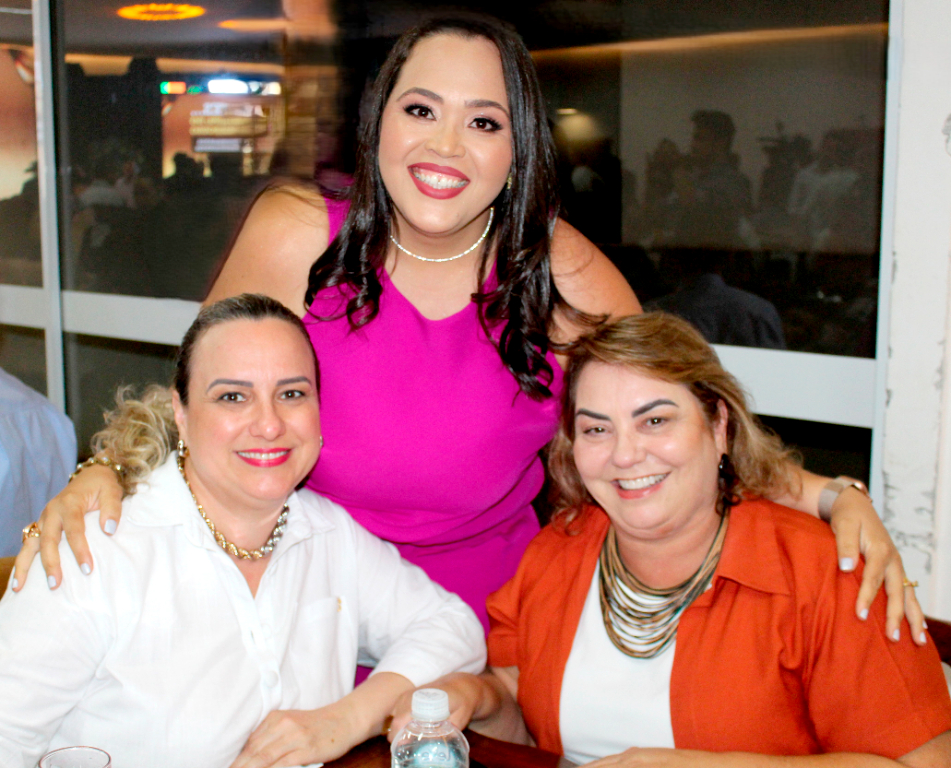 Eliana Germano, Danielle Pierini e Silvia Dornelas presentes em uma noite inesquecível, repleta de glamour e celebrações que marcou o tão aguardado lançamento do Votu International Rodeio. A atmosfera vibrante e a energia contagiante tornaram esse evento um verdadeiro marco no calendário, e as amigas curtiram juntas esse momento especial.