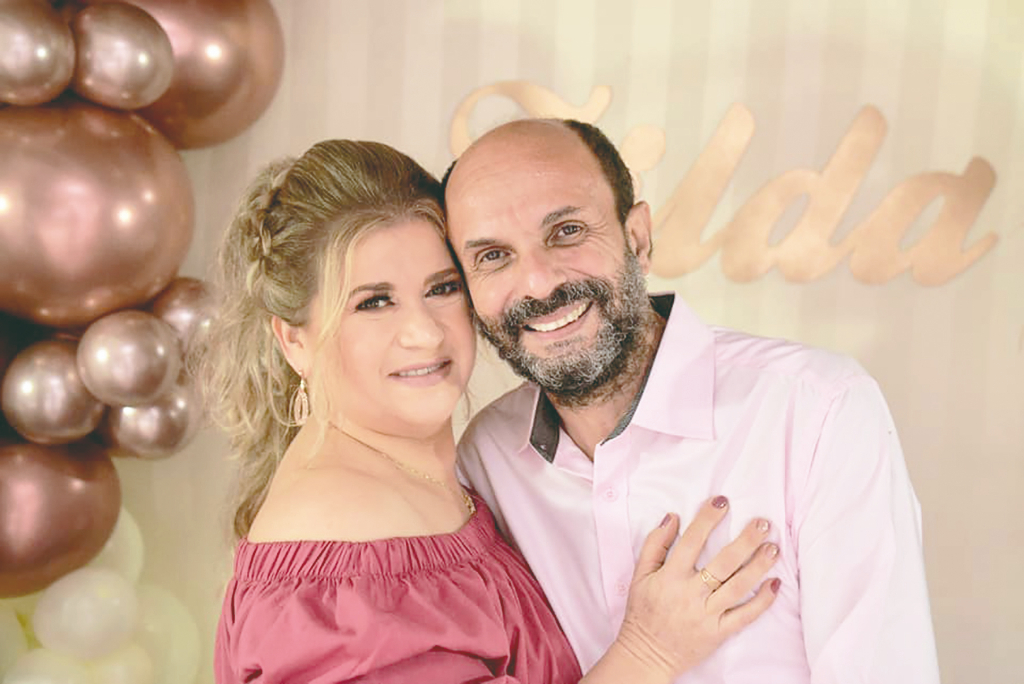 O final de semana foi de festa e alegria para a Zilda Flores, que celebrou com muita alegria a chegada de seus 49 + 1 anos. A fotógrafa muito conhecida na cidade comemorou seu aniversário com uma festa apenas para família, mas com um drive-thru para amigos e familiares, em que o objetivo da festa era a arrecadação de alimentos a serem distribuídos entre famílias carentes. Parabéns à aniversariante pela excelente iniciativa. 