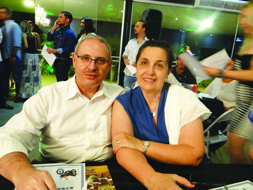 O delegado aposentado dr. Osny Marchi é o aniversariante de hoje. Na foto com a esposa Maria Berbel