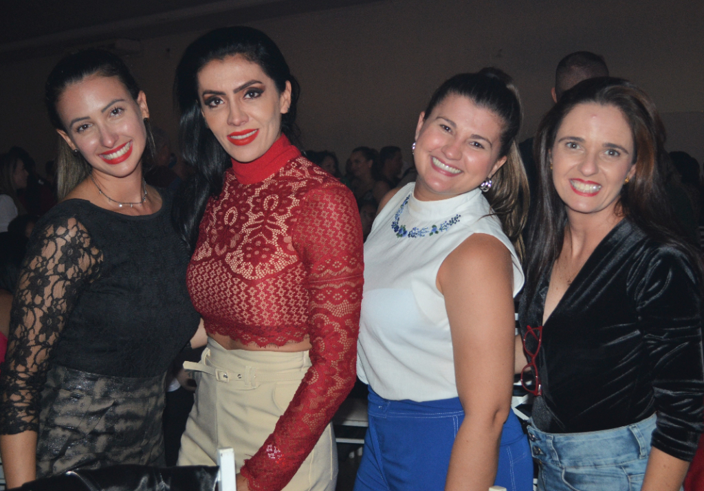 As amigas Mayra, Aline, Bianca e Vanessinha Grygonis se divertindo dia desses por aí em recente evento social realizado na cidade lá pelos lados da Ilha do Pescador