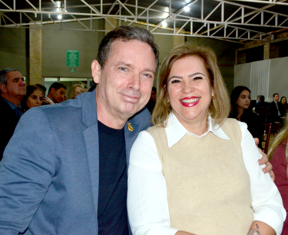 Robson Gálias iniciou um novo ciclo de vida no último dia 12. Após uma temporada vivendo uma experiência transcultural na Europa, Robson e sua esposa Gisélia retornam ao Brasil, onde familiares e amigos o parabenizam por mais um ano de vida, agora celebrado em solo brasileiro. Feliz aniversário, Robson! Que seus próximos dias sejam prósperos, cheios de saúde e conquistas. 