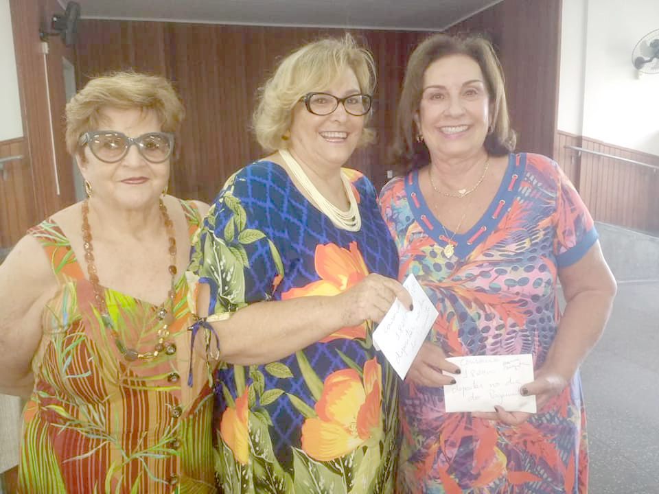 Cidinha Tozetti e Suely Médici com a aniversariante do dia, Maria Augusta Portugal Haddad, que comemora idade nova hoje e recebe todo o carinho de esposo Carlos Haddad e também de sua família, amigos e todos os professores associados do CPP. Parabéns e feliz vida!!!