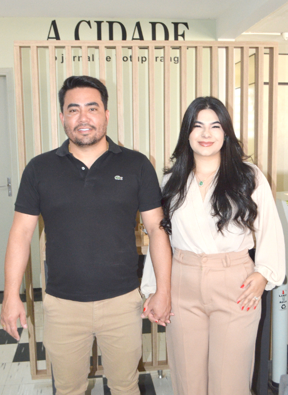 O presidente da Câmara Municipal de Riolândia, Gênese Yoshida de Queiroz, e sua esposa, Thaynara, nos deram a honra de sua visita ontem, dia 27 de maio, no Jornal A CIDADE. O casal conheceu de perto toda a estrutura e as instalações do Grupo Cidade de Comunicação, em um encontro marcado pela cordialidade, troca de experiências e fortalecimento dos laços com a comunidade regional. 