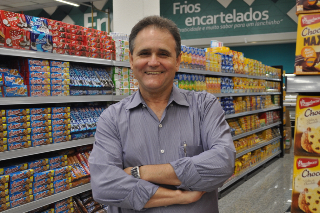 E o dia amanheceu feliz  para José Francisco dos Santos , o patriarca da família Santos e Diretor presidente da rede de Supermercados Porecatu , é o feliz aniversariante do dia. Parabéns Sr. José , que Deus  multiplique as bênçãos sobre sua vida!

