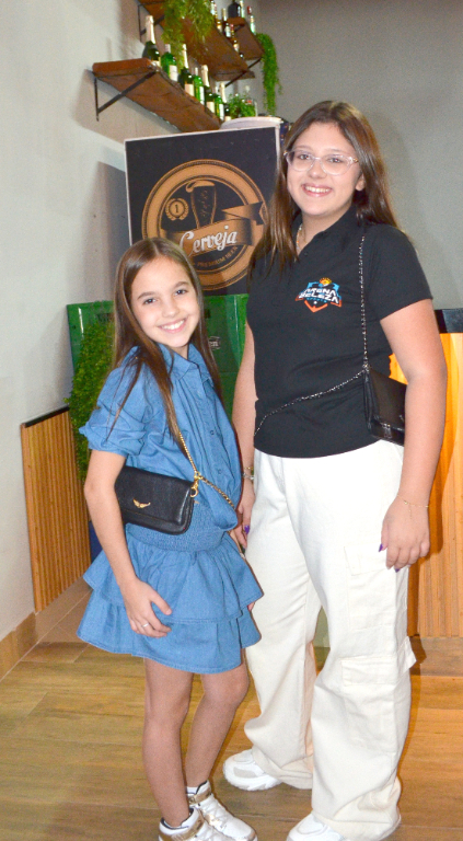 As primas Luisa e Isabela Beleza, meninas lindas, simpáticas e cheia de  carisma, marcaram presença na inauguração da Arena Beleza. Em uma noite especial, marcada por encontros, sorrisos e boas vibrações, elas fizeram bonito e prestigiaram esse novo espaço que chega para movimentar a cidade com esporte, lazer e momentos de convivência entre amigos e familiares.