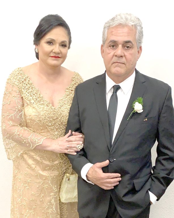 A segunda-feira (25) começou festiva e romântica para a vereadora Sueli Friosi e seu marido José Orlando Mastrocola, que comemoraram ontem, dia 25 de julho, 35 anos de casados. O casal celebrou suas “Bodas de Coral” com um lindo e emocionante post em sua rede social e agradeceu a DEUS pelos 2 filhos, que completam essa união de amor. Parabéns pelo aniversário de casamento e que o amor continue se multiplicando nos próximos anos!