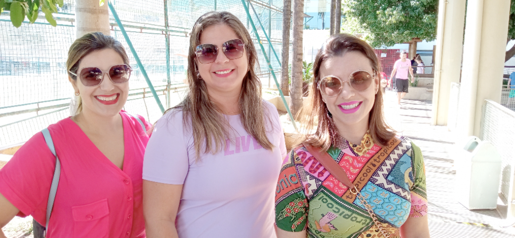 Gabriela Franco, Adriana Barbizani Malvas e Liana Seba Ferreira curtindo a manhã de domingo e prestigiando o campeonato juvenil de Beach Tennis que aconteceu no Votuporanga Clube neste final de semana