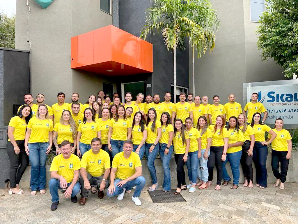 A equipe de colaboradores da Skala Organização Contábil, juntos e conectados para um Brasil melhor e já se preparando o clima para a Copa do Mundo que começa no próximo dia 20 de novembro