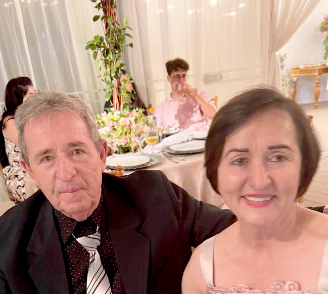 Aguinalda e seu esposo Manoel celebrando as bodas de casamento de sua sobrinha Mónica e Rafael