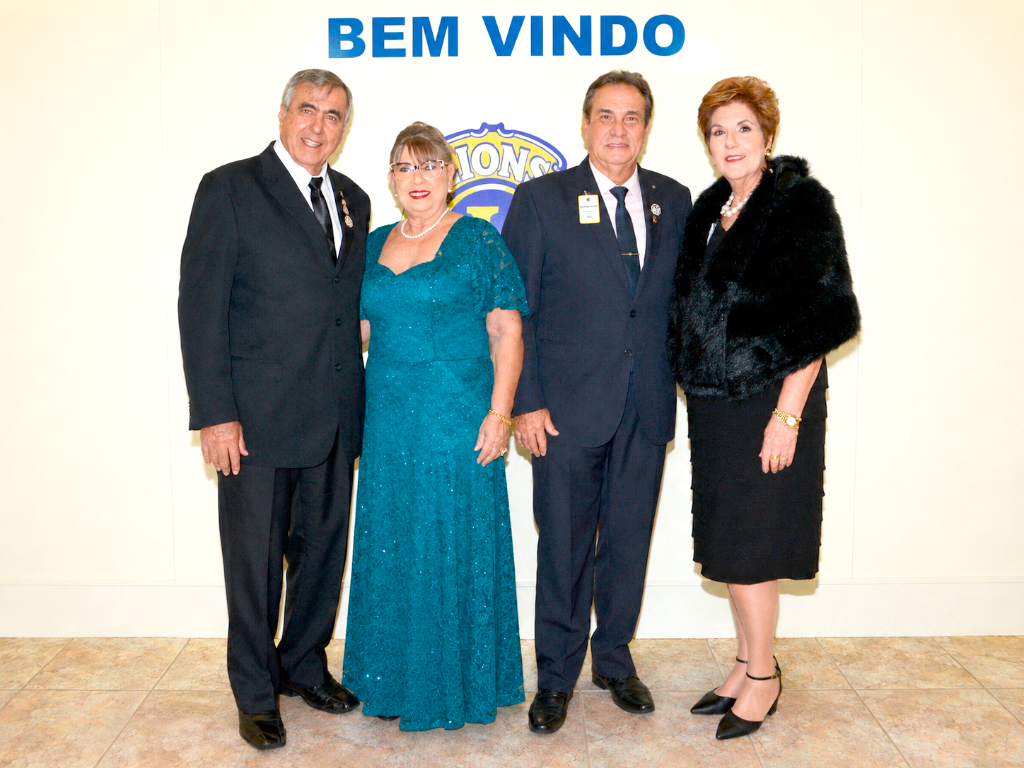 O Lions Clube Brisas Suaves realizou uma festiva especial de posse da nova diretoria para o ano leonístico 2026/2027.Na ocasião, o casal presidente interino MJF Luiz Chiqueto e sua esposa, Regina Chiqueto, encerrou sua gestão à frente do clube, passando o comando para o casal presidente MJF Juçara Bazela e Antonio Bazela, que assumiu a presidência da entidade. A noite foi marcada por emoção, companheirismo e celebração, especialmente porque o Lions Clube Brisas Suaves também comemorou seus 35 anos de fundação, reafirmando sua trajetória de serviço, união e dedicação às causas sociais, fazendo também a entrega de uma Comenda de Melvin Jones, a Leao Ângela Leoni Bocchi