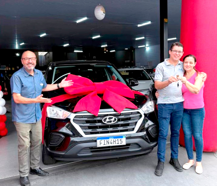 Hoje é dia de celebrar a vida de um líder inspirador! Parabéns ao empresário Nelson Augusto Filho, diretor-presidente do Grupo Ápravel Chevrolet, que comemora mais um ano de vida cercado pelo amor da família e o carinho dos amigos. Neste dia especial, Nelson recebe as calorosas homenagens dos companheiros do Rotary Club de Votuporanga e o abraço afetuoso de toda a equipe de colaboradores da ÁPRAVEL, rede de concessionárias Chevrolet que leva sua marca de excelência e compromisso. Feliz aniversário! Que esta nova fase venha repleta de saúde, sabedoria,  novas conquistas e muito sucesso! 