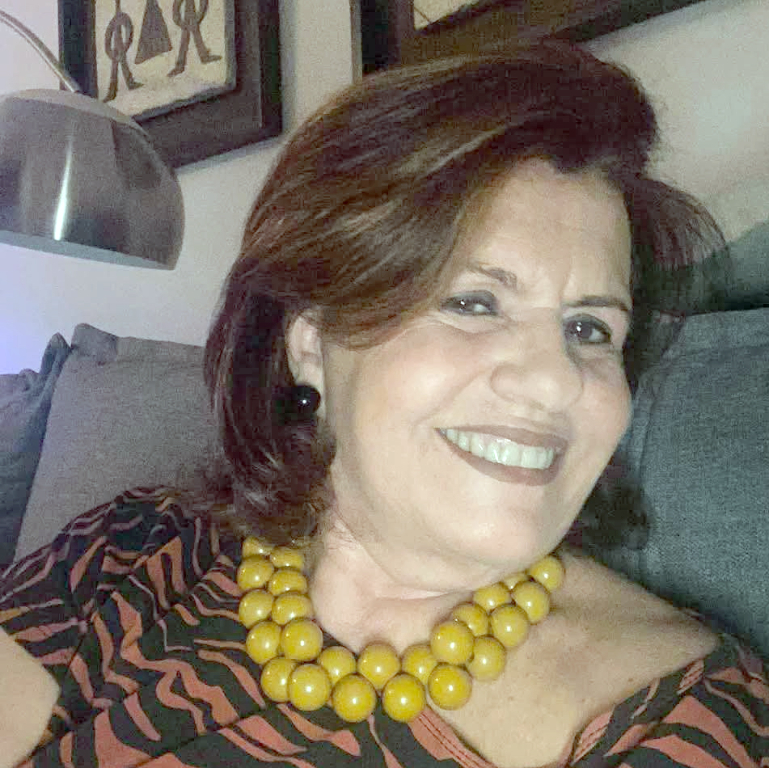 O dia de ontem (22) foi marcado por muitos abraços e felicitações para nossa querida amiga Bernadete Bernadelli, que comemorou mais um aniversário, cercada pelo carinho de familiares e amigos. Presença ativa na Sociedade Italiana, Bernadete conquista a todos com sua elegância, personalidade marcante e entusiasmo pela vida. Parabéns, Bernadete! Que Deus renove suas forças e lhe conceda saúde, serenidade, esperança e muitas bênçãos em seu novo ciclo!